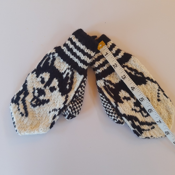 Handmade mittens - Picture 2 of 4